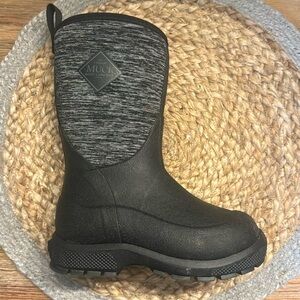 New toddler size 10 Element Print Muck Boots in Heathered Jersey